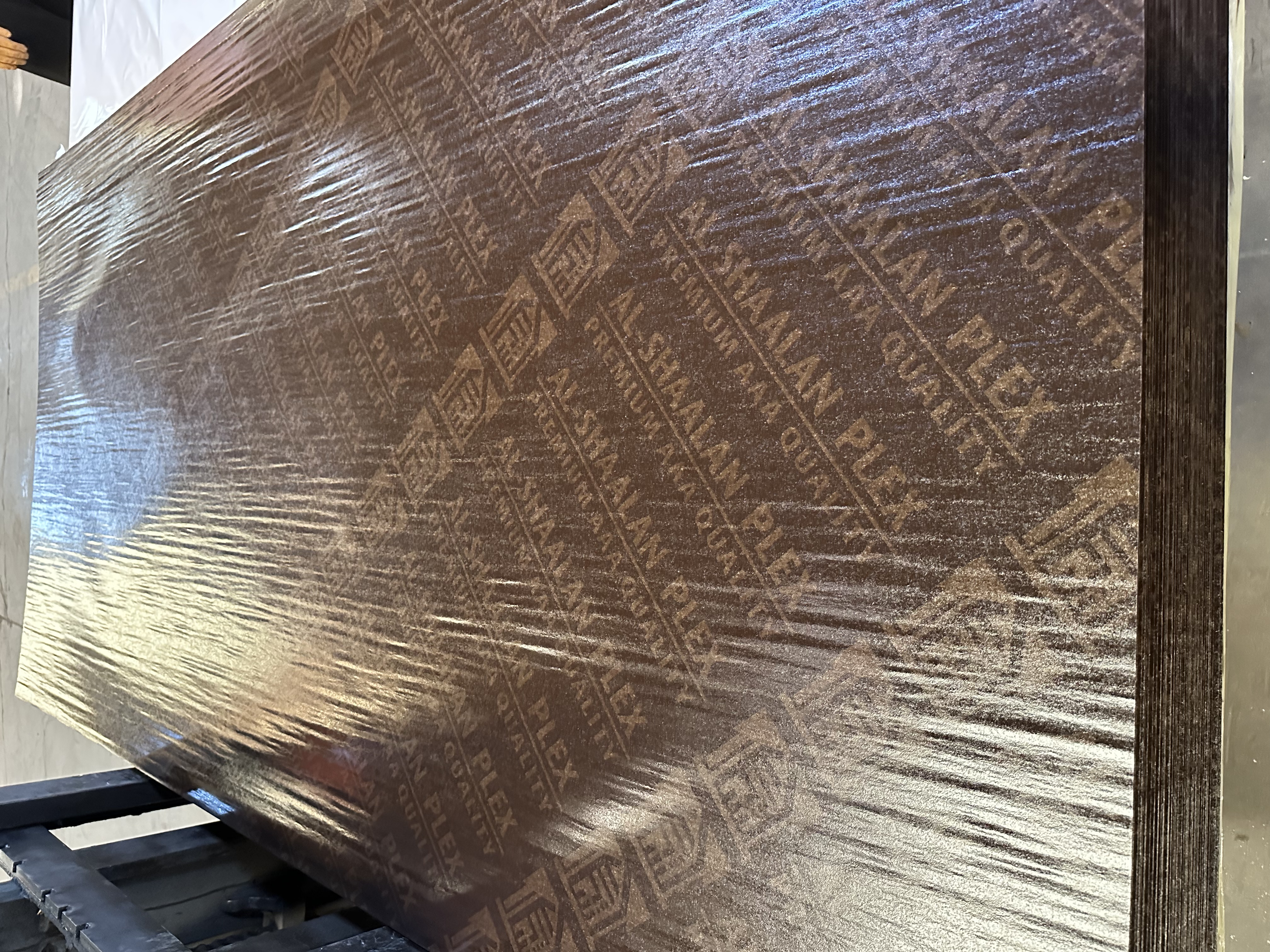 brown color phenolic surface film(图4)